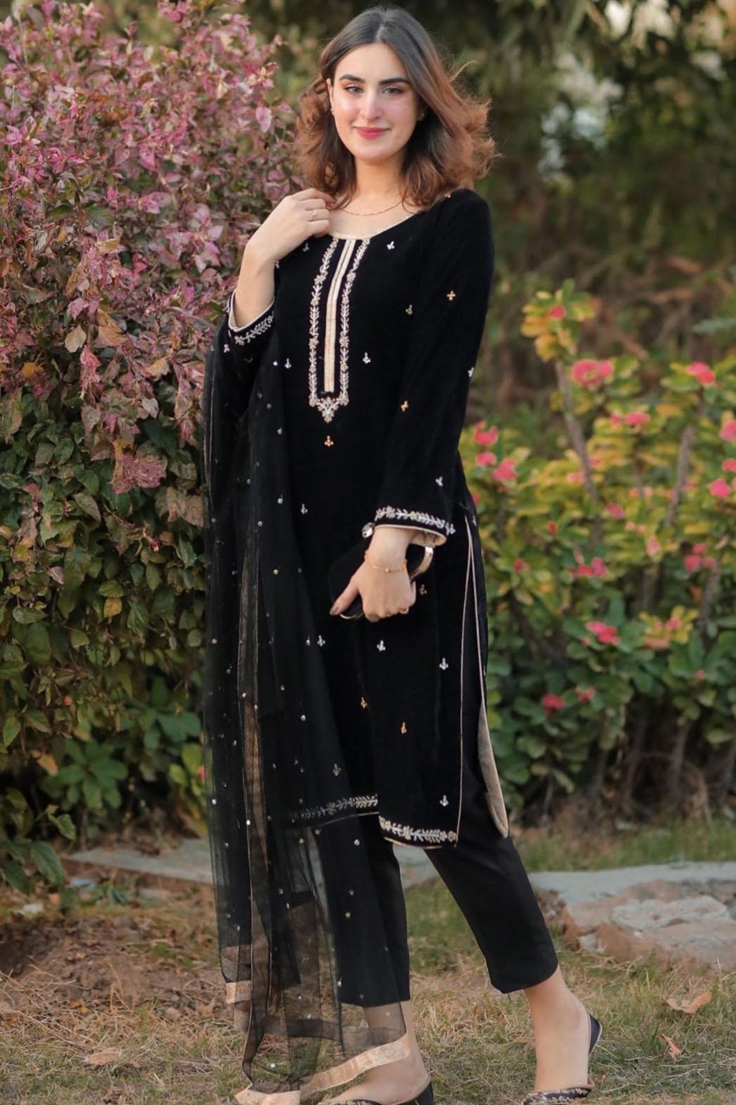 HL409-WINTER Velvet Embroidered Dress With Organza embroidered Dopata