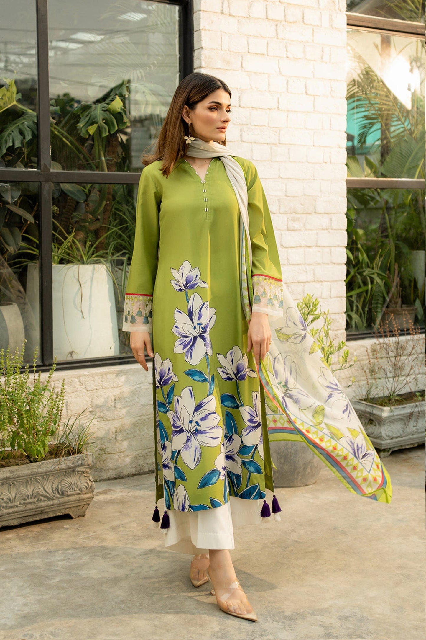 HL829-3PC-Winter Unstitched silk fabric in floral print.