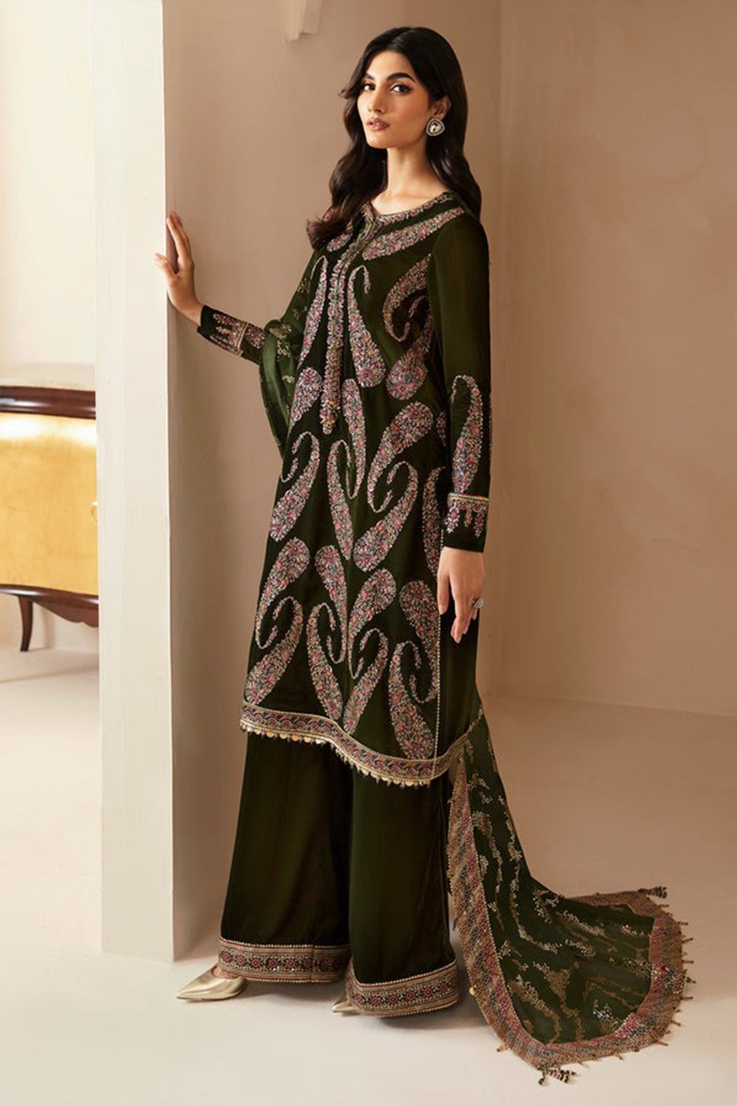 HL1106-Winter Embroidered Velvet Dress With Organza Embroidered Dupatta