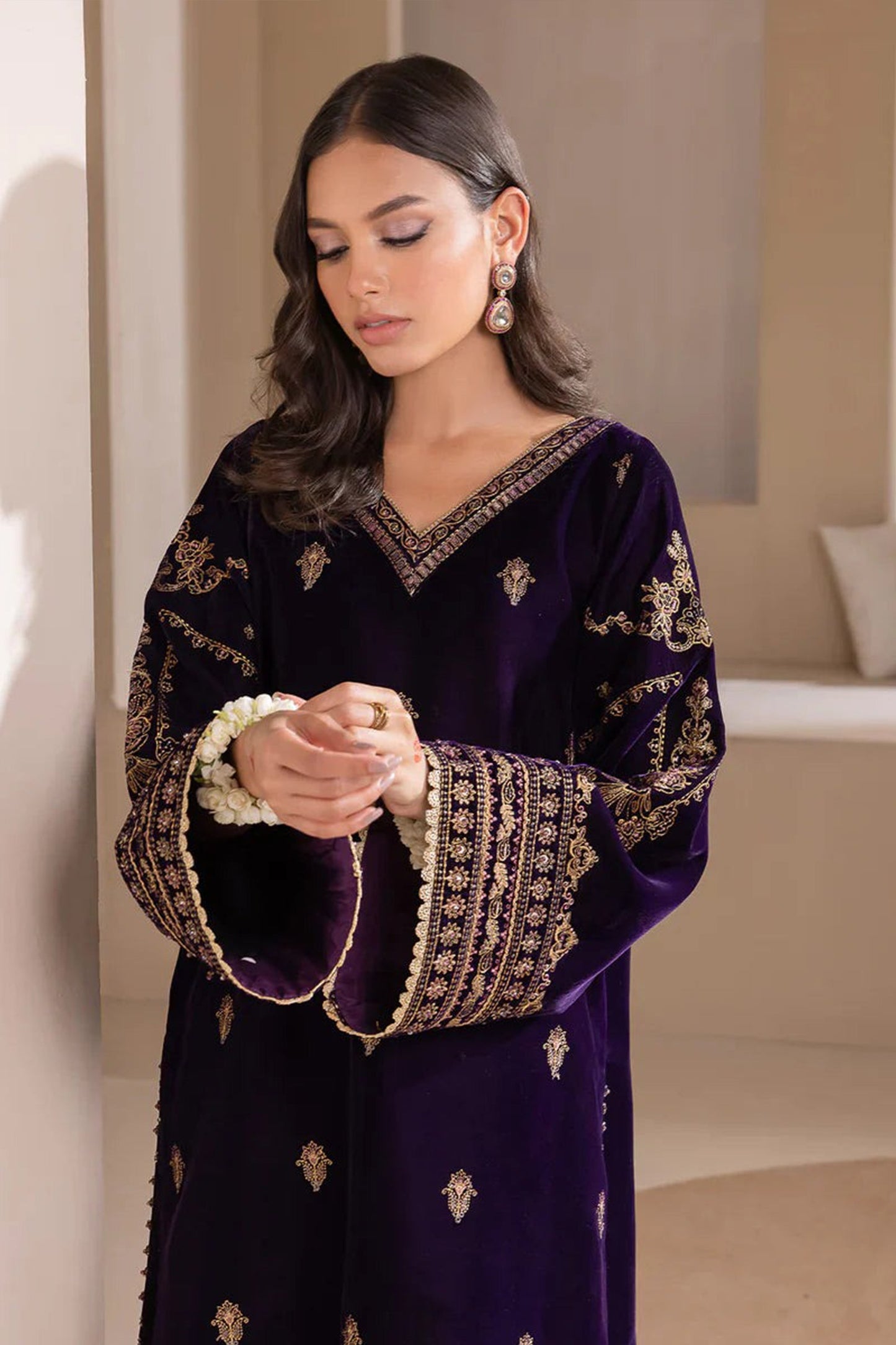 HL1111-Winter Baroque Velvet Embroidered with Embroidered duppatta Winter Collection
