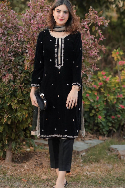 HL409-Winter Velvet Embroidered Dress With Organza Embroidered Dupatta